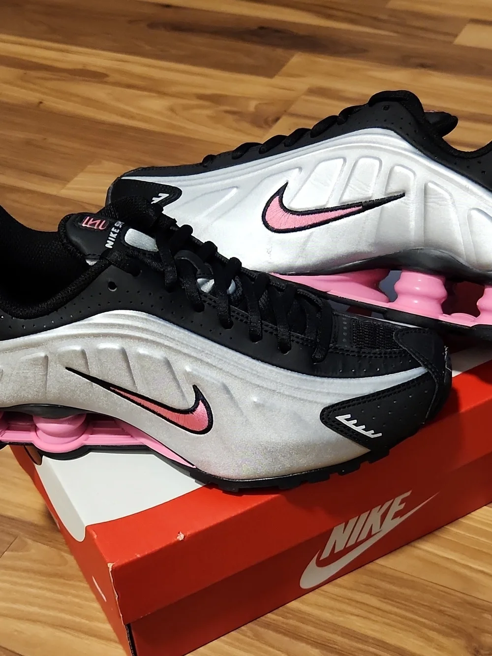 SIZE 4.5 YOUTH- NIKE SHOX R4 (GS) black silver pink CW2626-006 NEW with box kid